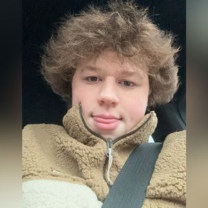 Meet your Posher, Eli holt